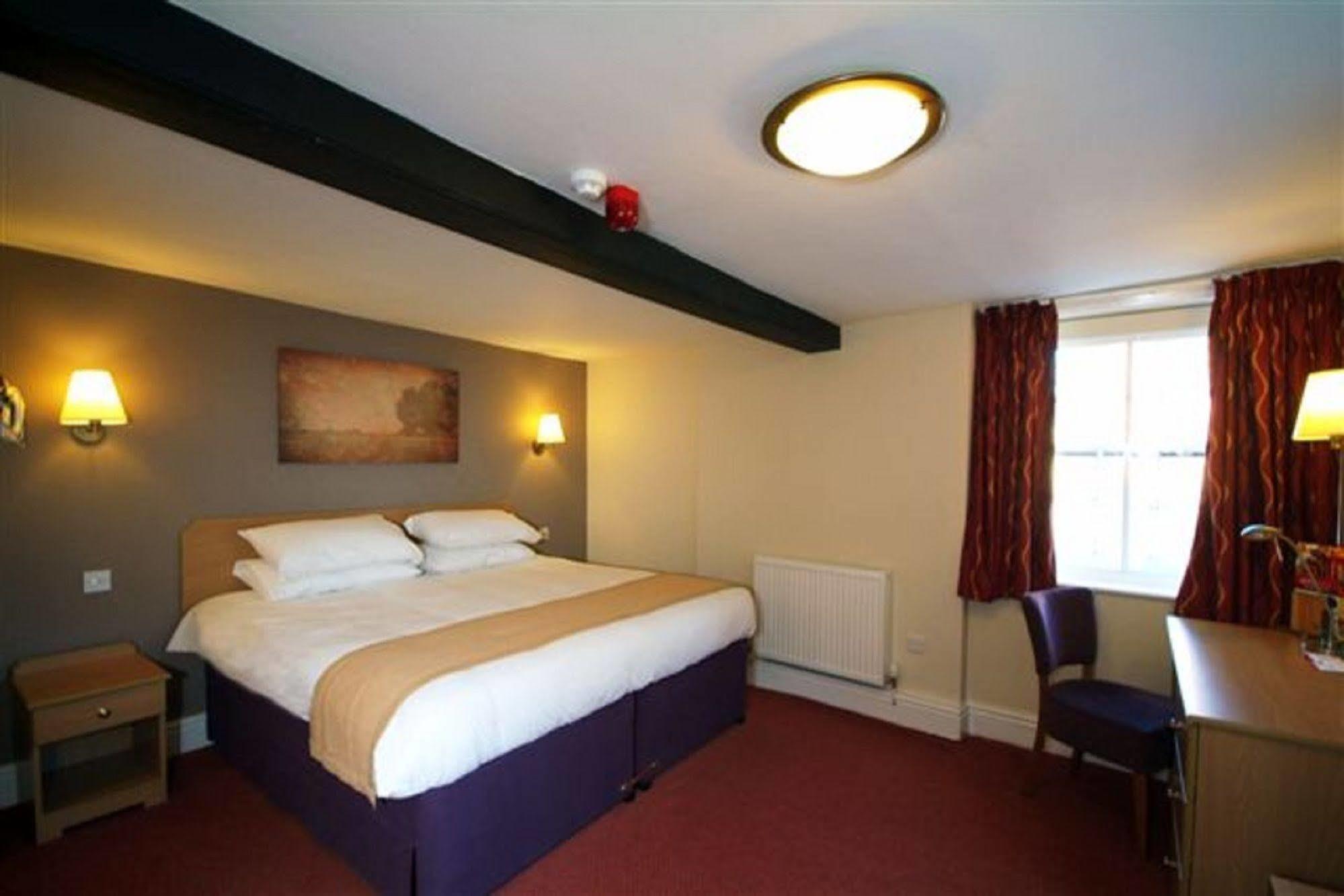 Rockingham Arms By Greene King Inns Wentworth  Екстер'єр фото